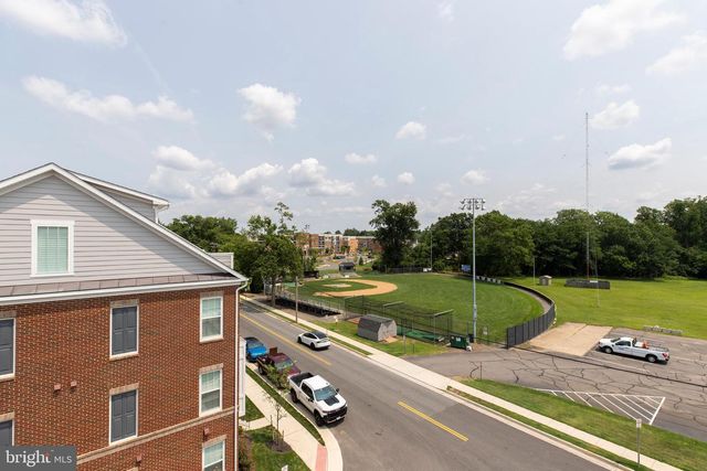10800 WILLOW TER, Fairfax, VA 22030