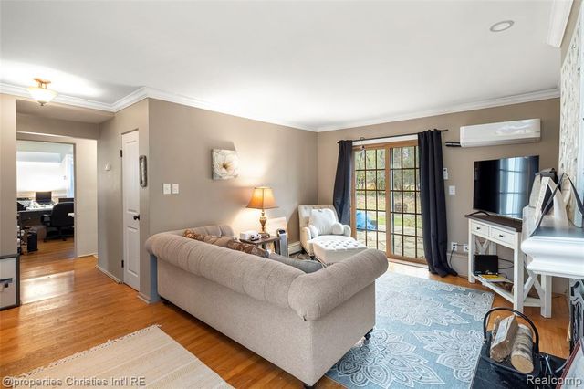 16219 Elizabeth Street, Beverly Hills, MI 48025