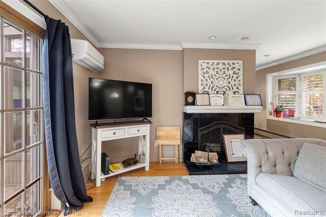 16219 Elizabeth Street, Beverly Hills, MI 48025