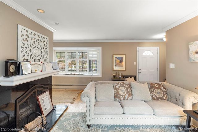 16219 Elizabeth Street, Beverly Hills, MI 48025