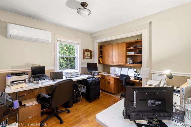 16219 Elizabeth Street, Beverly Hills, MI 48025