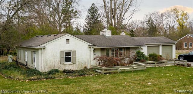 16219 Elizabeth Street, Beverly Hills, MI 48025