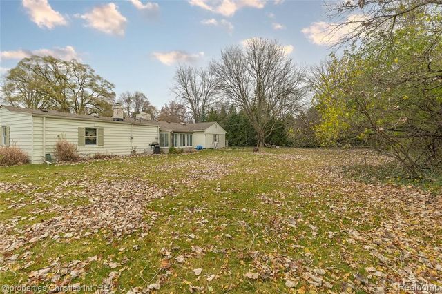 16219 Elizabeth Street, Beverly Hills, MI 48025