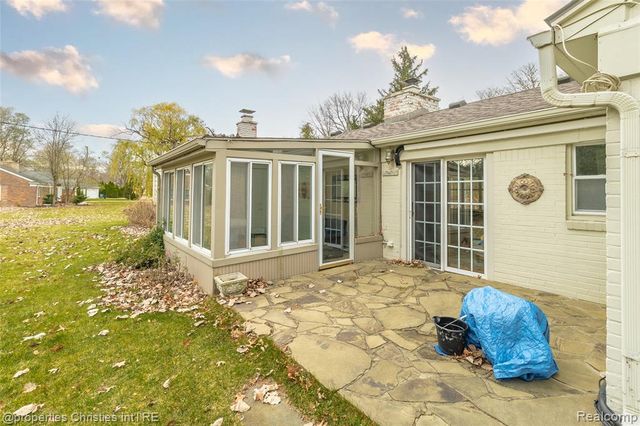 16219 Elizabeth Street, Beverly Hills, MI 48025