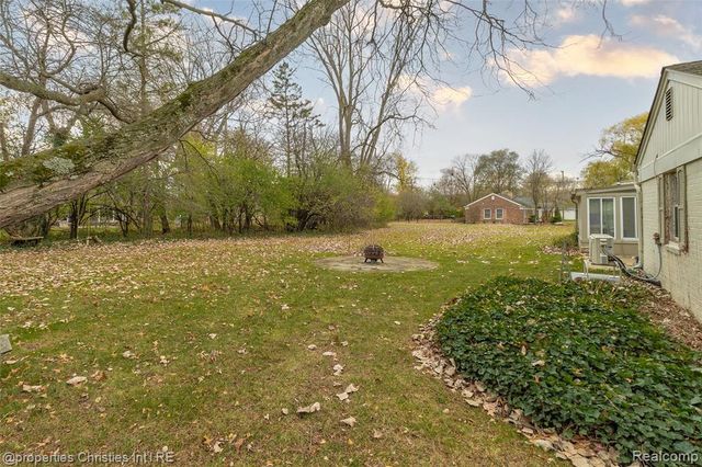 16219 Elizabeth Street, Beverly Hills, MI 48025