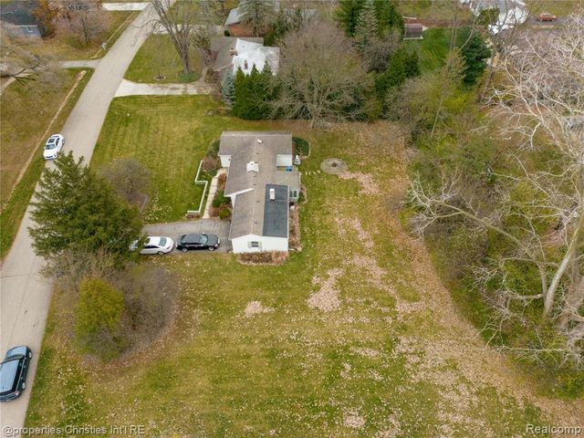 16219 Elizabeth Street, Beverly Hills, MI 48025