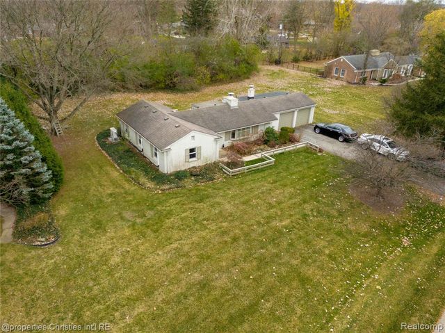 16219 Elizabeth Street, Beverly Hills, MI 48025