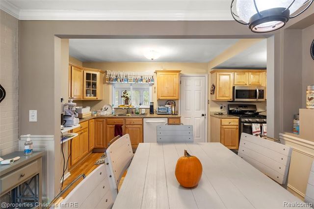 16219 Elizabeth Street, Beverly Hills, MI 48025