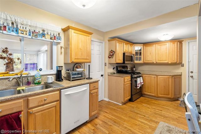 16219 Elizabeth Street, Beverly Hills, MI 48025
