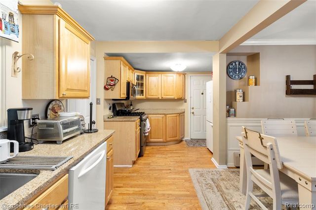 16219 Elizabeth Street, Beverly Hills, MI 48025