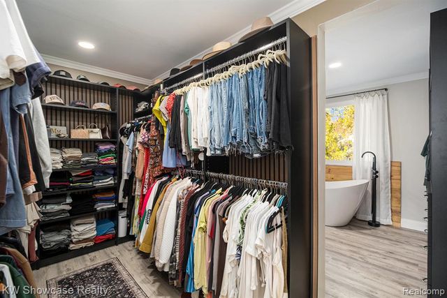 7936 Rampart Trail, Waterford, MI 48327