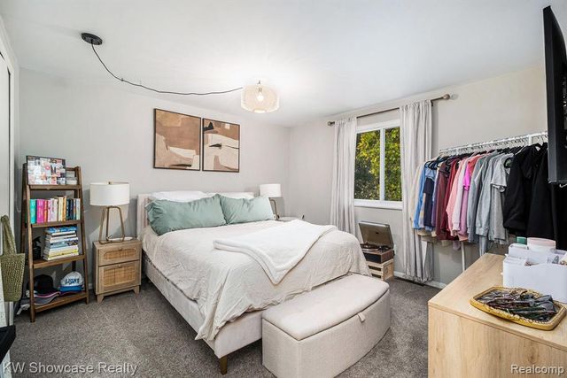 7936 Rampart Trail, Waterford, MI 48327