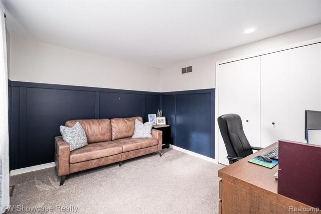 7936 Rampart Trail, Waterford, MI 48327