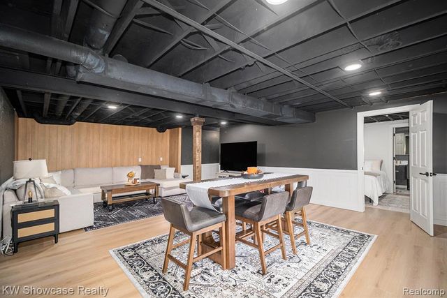 7936 Rampart Trail, Waterford, MI 48327