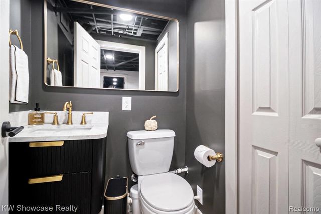 7936 Rampart Trail, Waterford, MI 48327