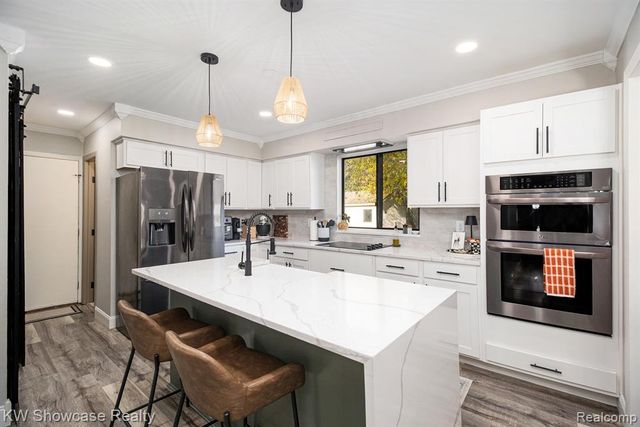 7936 Rampart Trail, Waterford, MI 48327