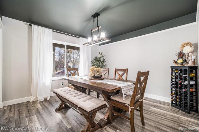 7936 Rampart Trail, Waterford, MI 48327