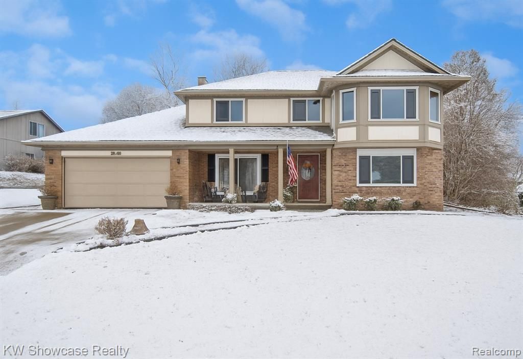 7936 Rampart Trail, Waterford, MI 48327