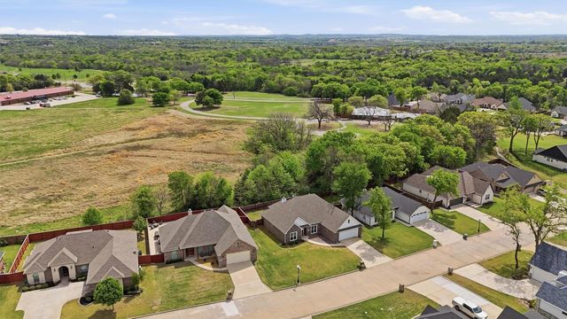 230 Bent Oak Drive, Pottsboro, TX 75076