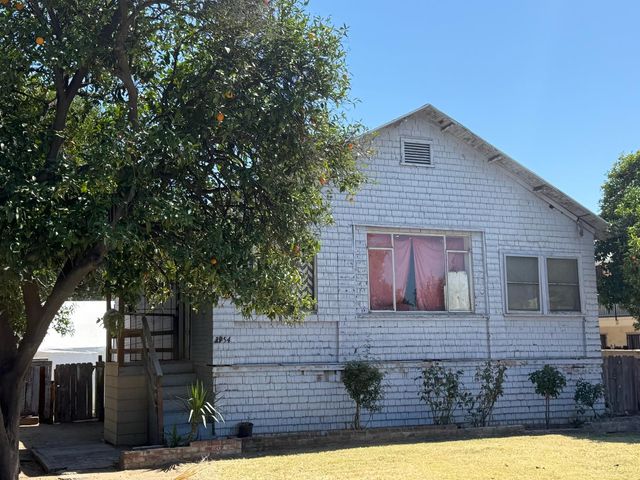 2954 E Illinois Avenue, Fresno, CA 93701