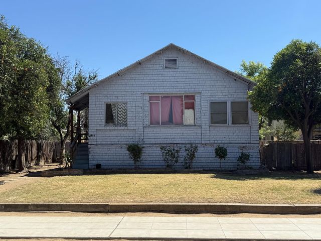 2954 E Illinois Avenue, Fresno, CA 93701
