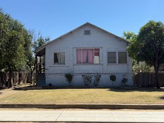 2954 E Illinois Avenue, Fresno, CA 93701