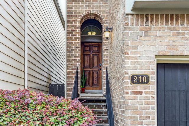 210 Grove Street, Houston, TX 77020