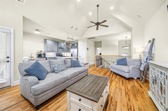 210 Grove Street, Houston, TX 77020