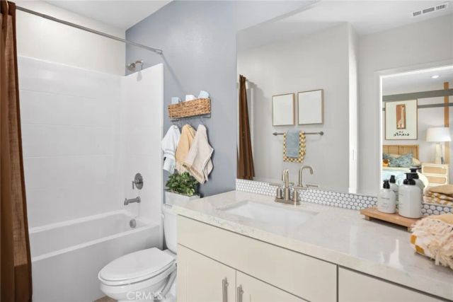 731 E Route 66, Glendora, CA 91740