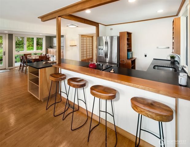 8430 SW Quartermaster Drive, Vashon, WA 98070