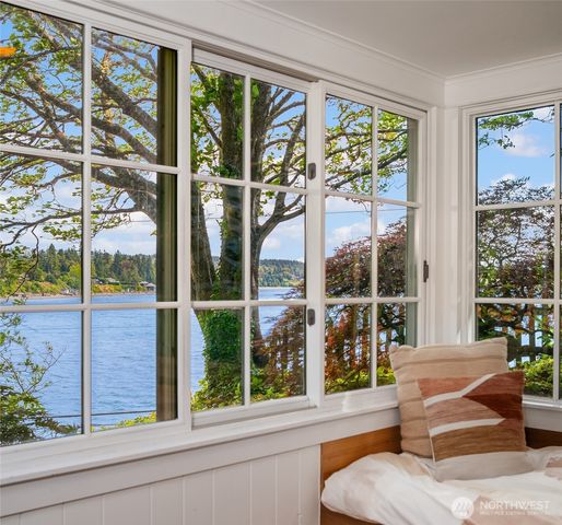 8430 SW Quartermaster Drive, Vashon, WA 98070