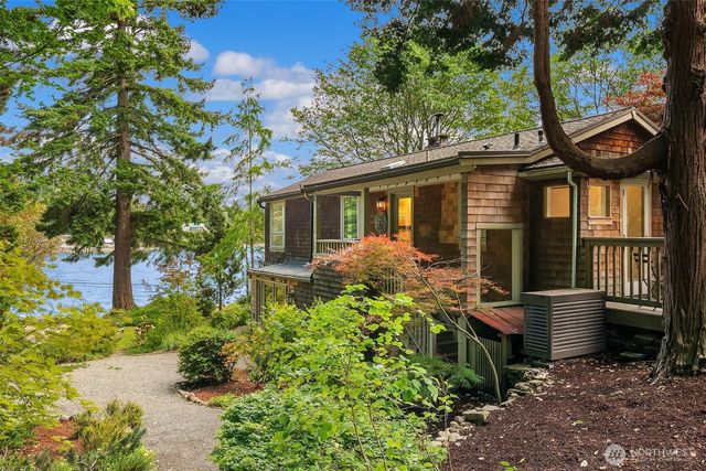 8430 SW Quartermaster Drive, Vashon, WA 98070