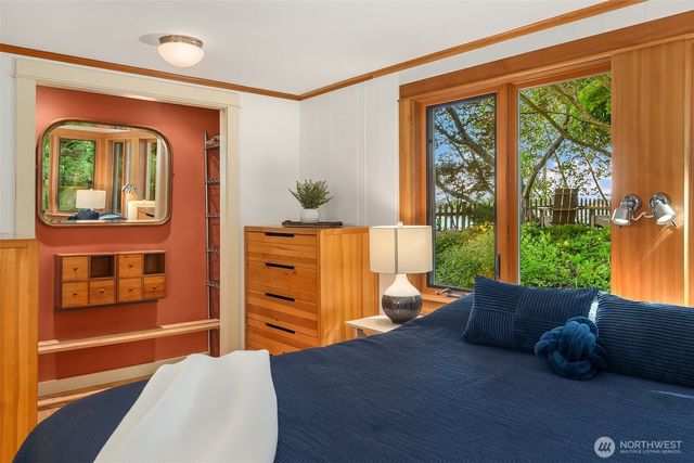 8430 SW Quartermaster Drive, Vashon, WA 98070