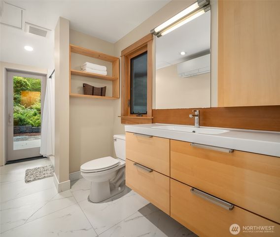 8430 SW Quartermaster Drive, Vashon, WA 98070
