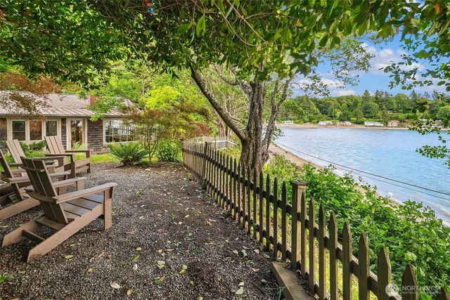 8430 SW Quartermaster Drive, Vashon, WA 98070
