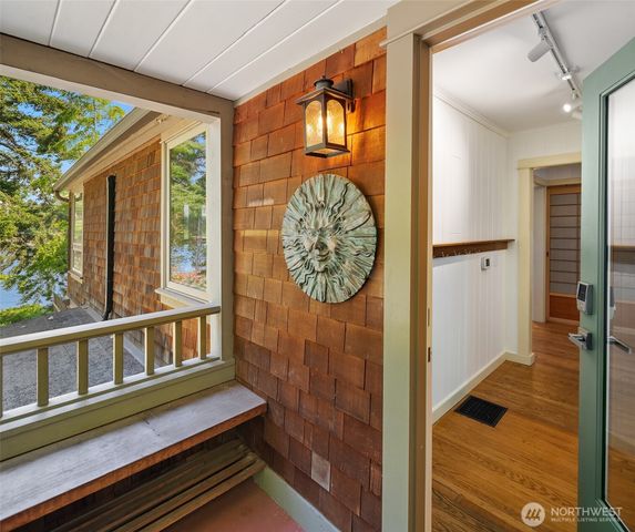 8430 SW Quartermaster Drive, Vashon, WA 98070