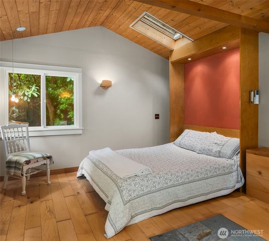 8430 SW Quartermaster Drive, Vashon, WA 98070