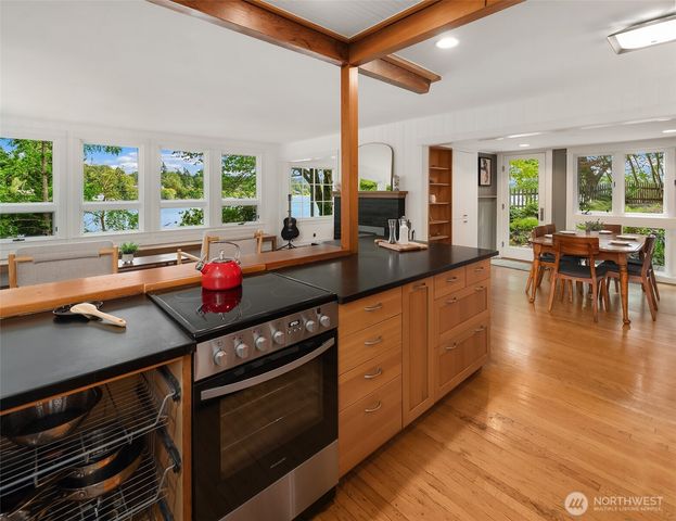 8430 SW Quartermaster Drive, Vashon, WA 98070