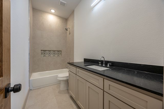 805 Glen Garden, Fort Worth, TX 76104