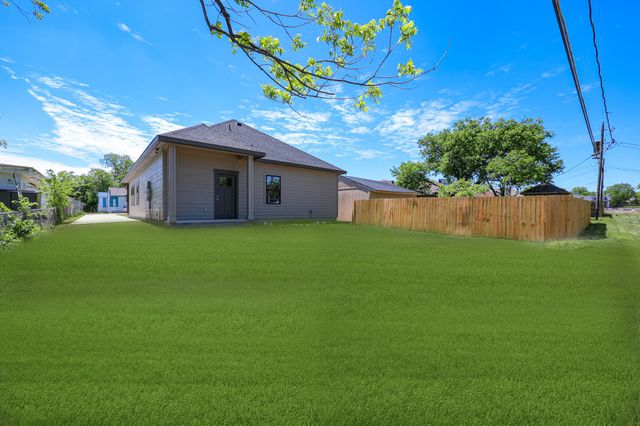 805 Glen Garden, Fort Worth, TX 76104