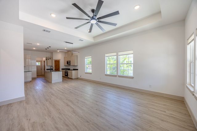 805 Glen Garden, Fort Worth, TX 76104