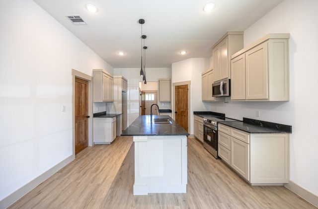 805 Glen Garden, Fort Worth, TX 76104