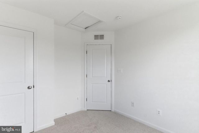 41 SCAMMEL DR, Bunker Hill, WV 25413
