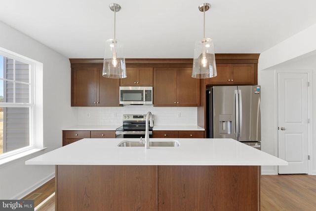 41 SCAMMEL DR, Bunker Hill, WV 25413