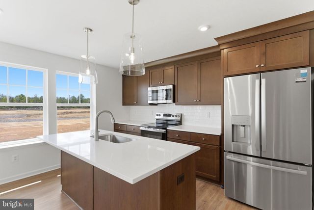 41 SCAMMEL DR, Bunker Hill, WV 25413