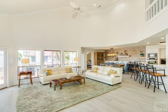 4231 Pelican Lane, Galveston, TX 77554