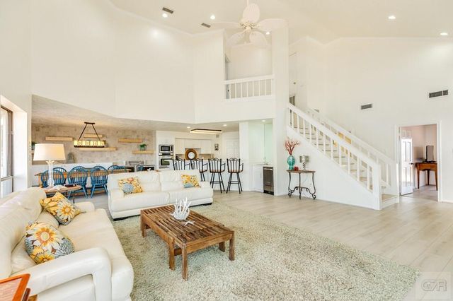 4231 Pelican Lane, Galveston, TX 77554