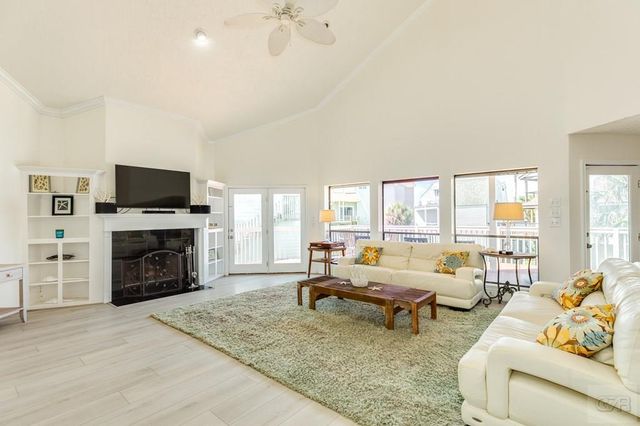 4231 Pelican Lane, Galveston, TX 77554