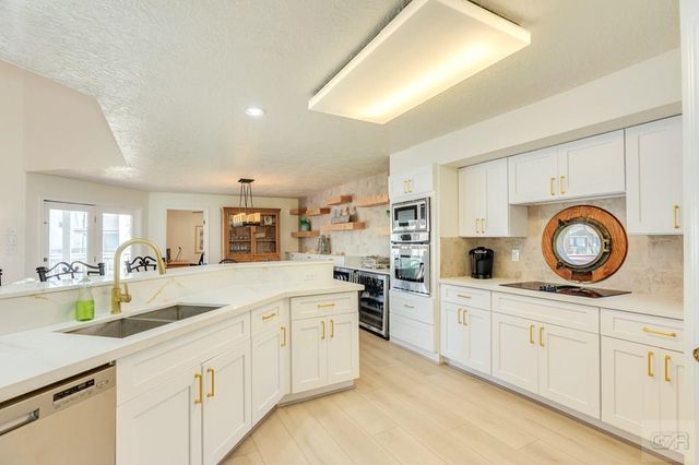 4231 Pelican Lane, Galveston, TX 77554