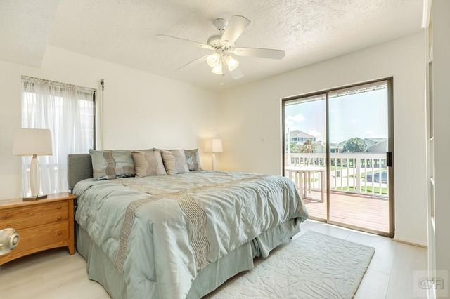 4231 Pelican Lane, Galveston, TX 77554